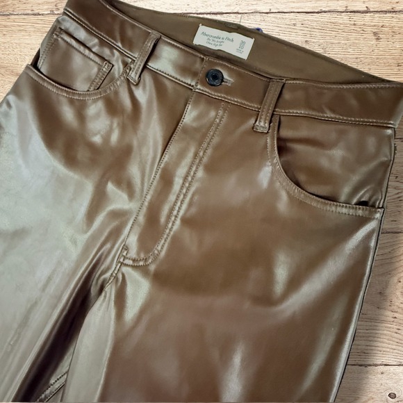 ABERCROMBIE & FITCH 90s Straight High Rise Vegan Leather Brown Pants Size 10/30 - Picture 6 of 12